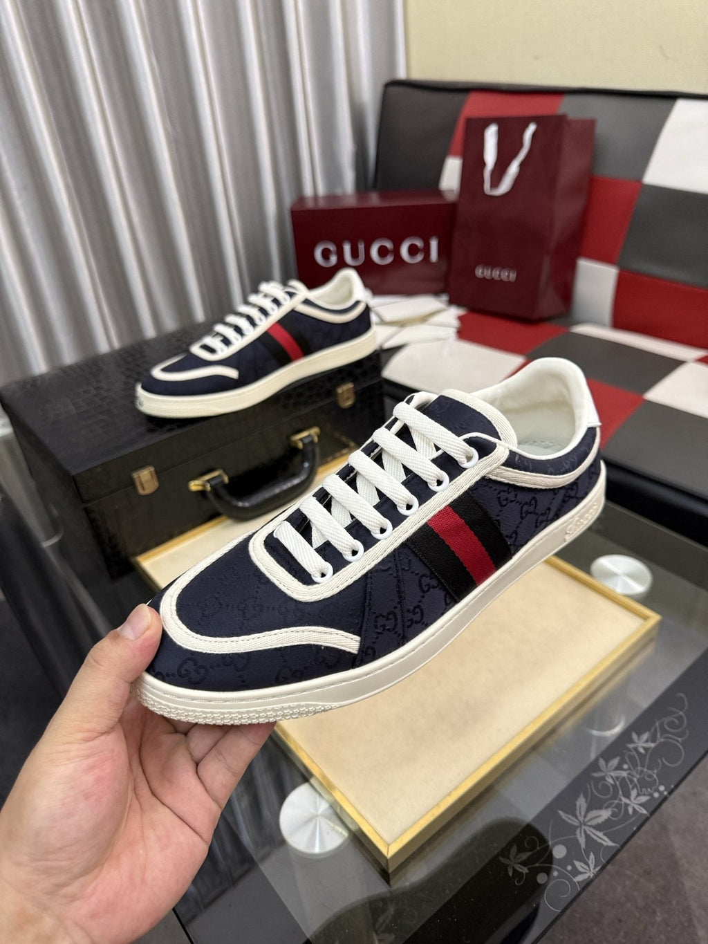 Gucci Striped Low-Top Sneakers — model