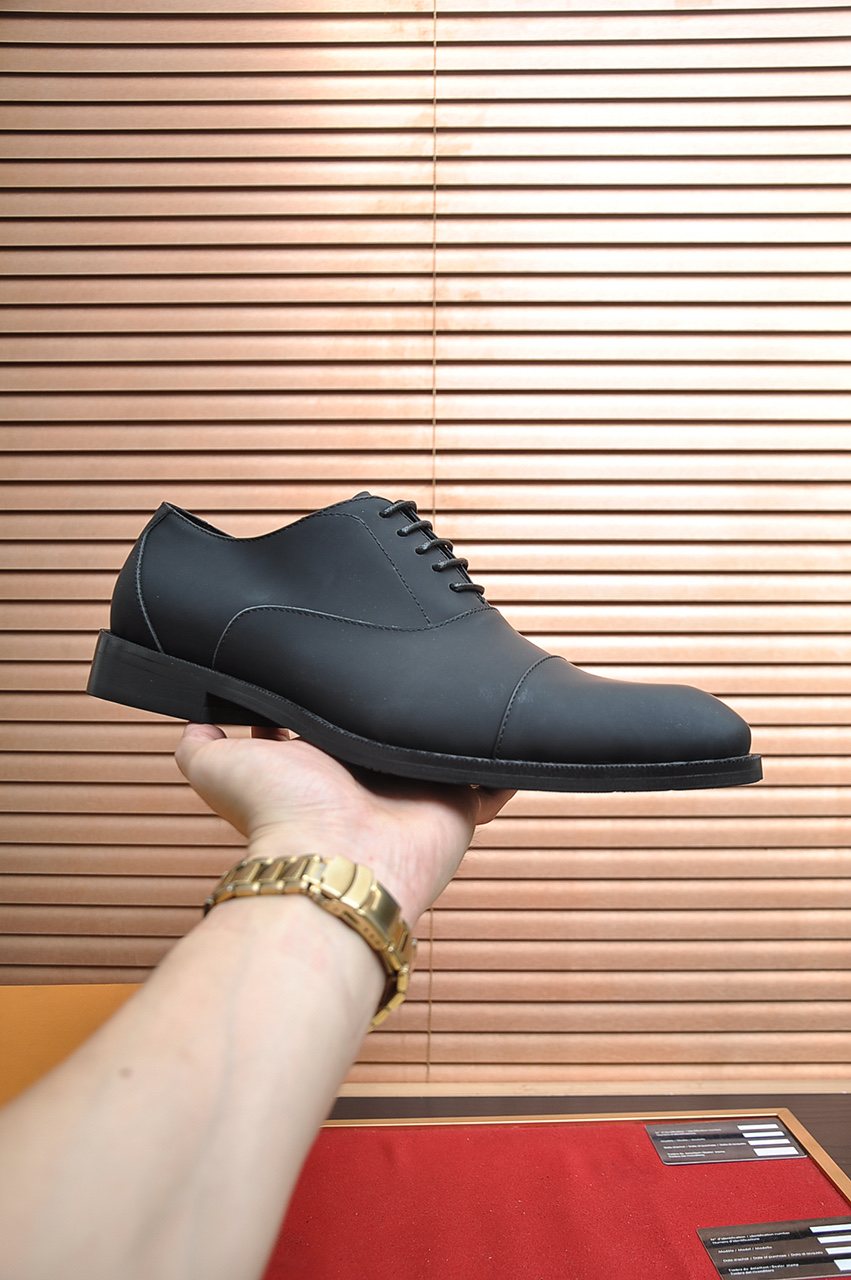 Louis Vuitton Cap-Toe Lace-Up Dress Shoes — model