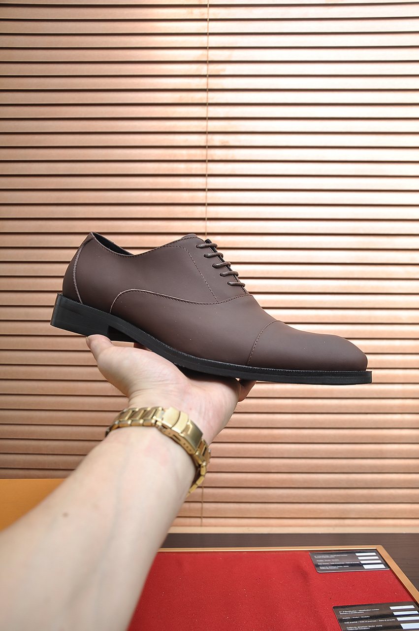 Louis Vuitton Cap-Toe Lace-Up Dress Shoes — model