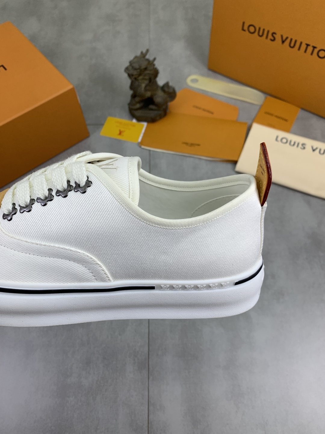 Louis Vuitton Run 2.0 Low-Top Sneakers — detail