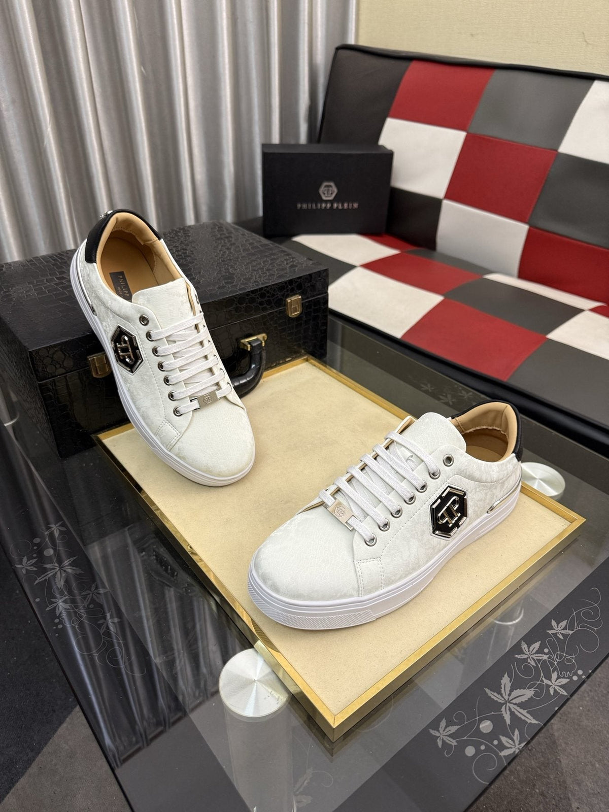 Philipp Plein Emblem Low-Top Sneakers — front