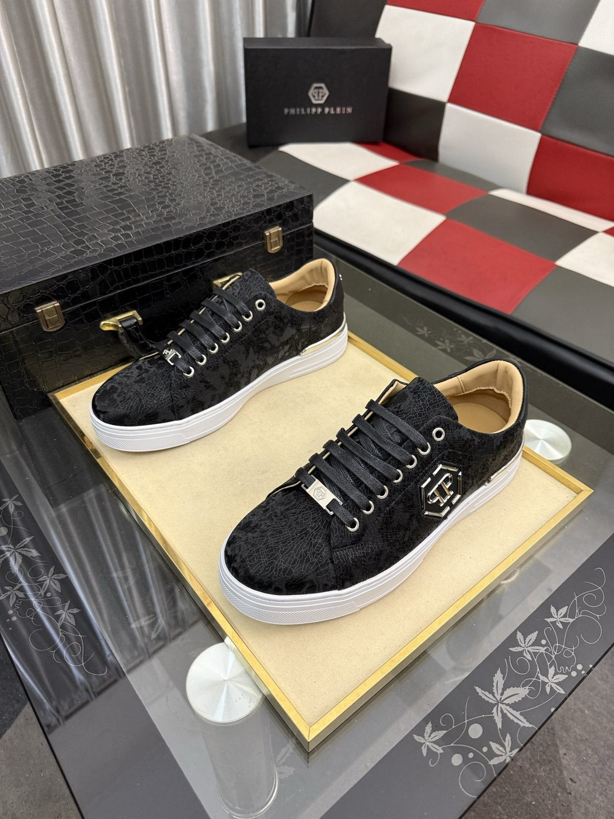 Philipp Plein Emblem Low-Top Sneakers — front