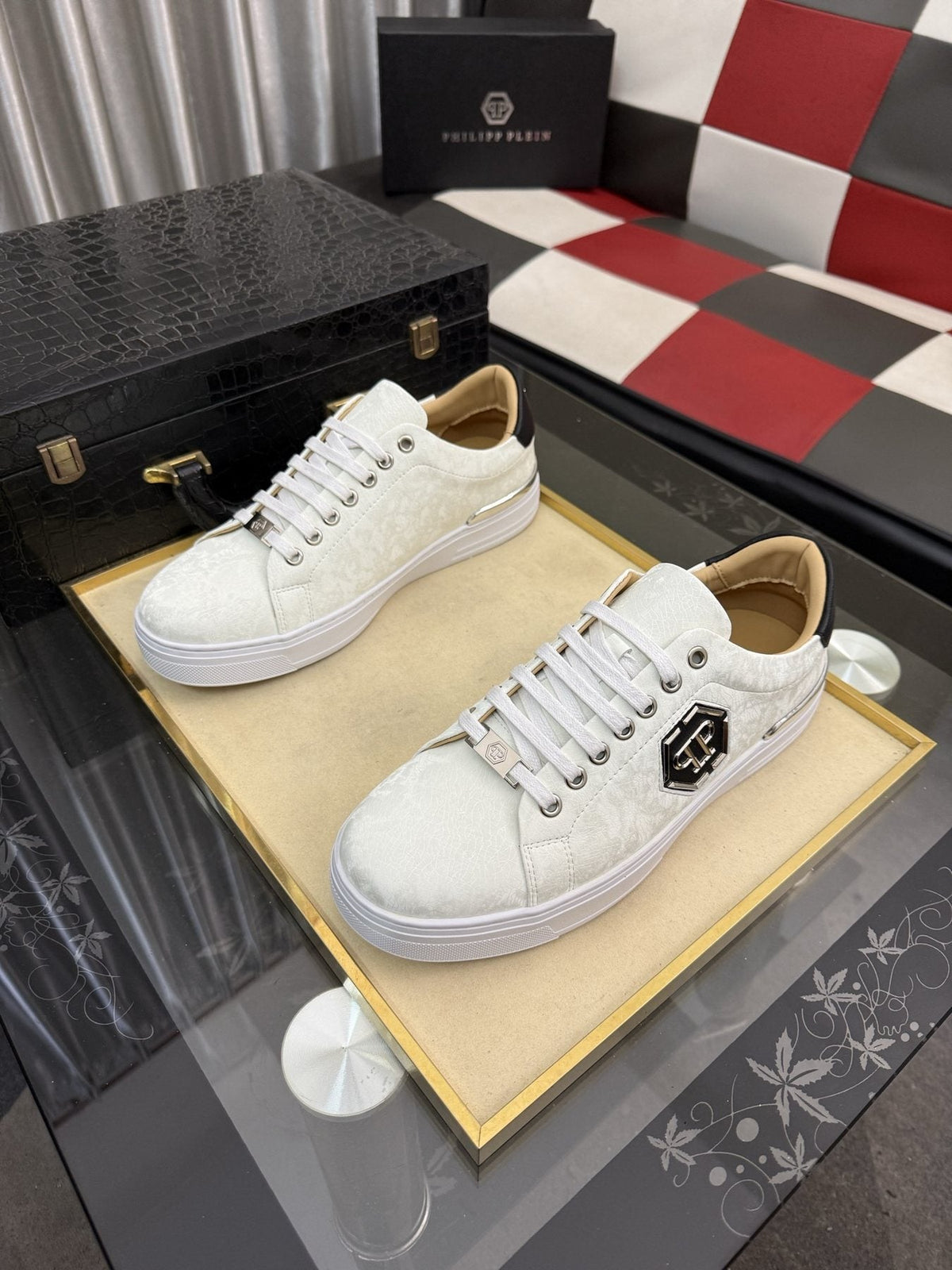 Philipp Plein Emblem Low-Top Sneakers — front