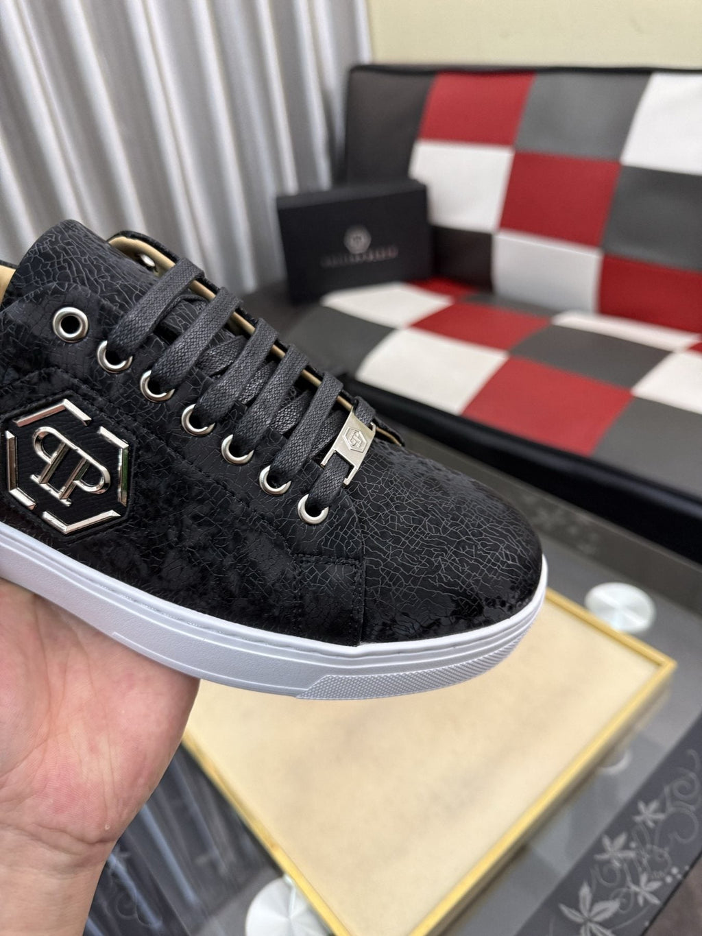 Philipp Plein Emblem Low-Top Sneakers — detail