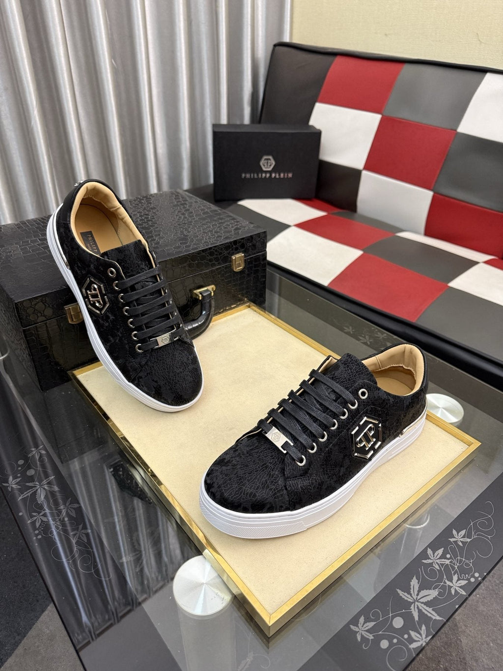 Philipp Plein Emblem Low-Top Sneakers — front