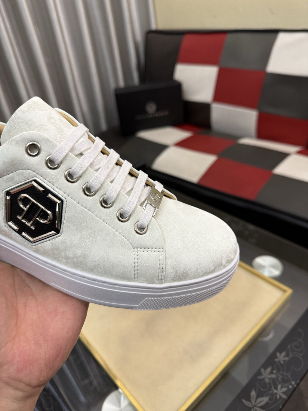 Philipp Plein Emblem Low-Top Sneakers — detail